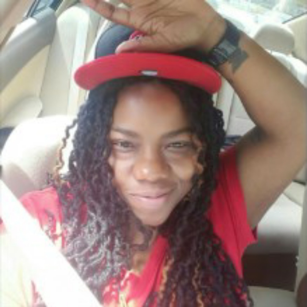 Meet your Posher, Simone